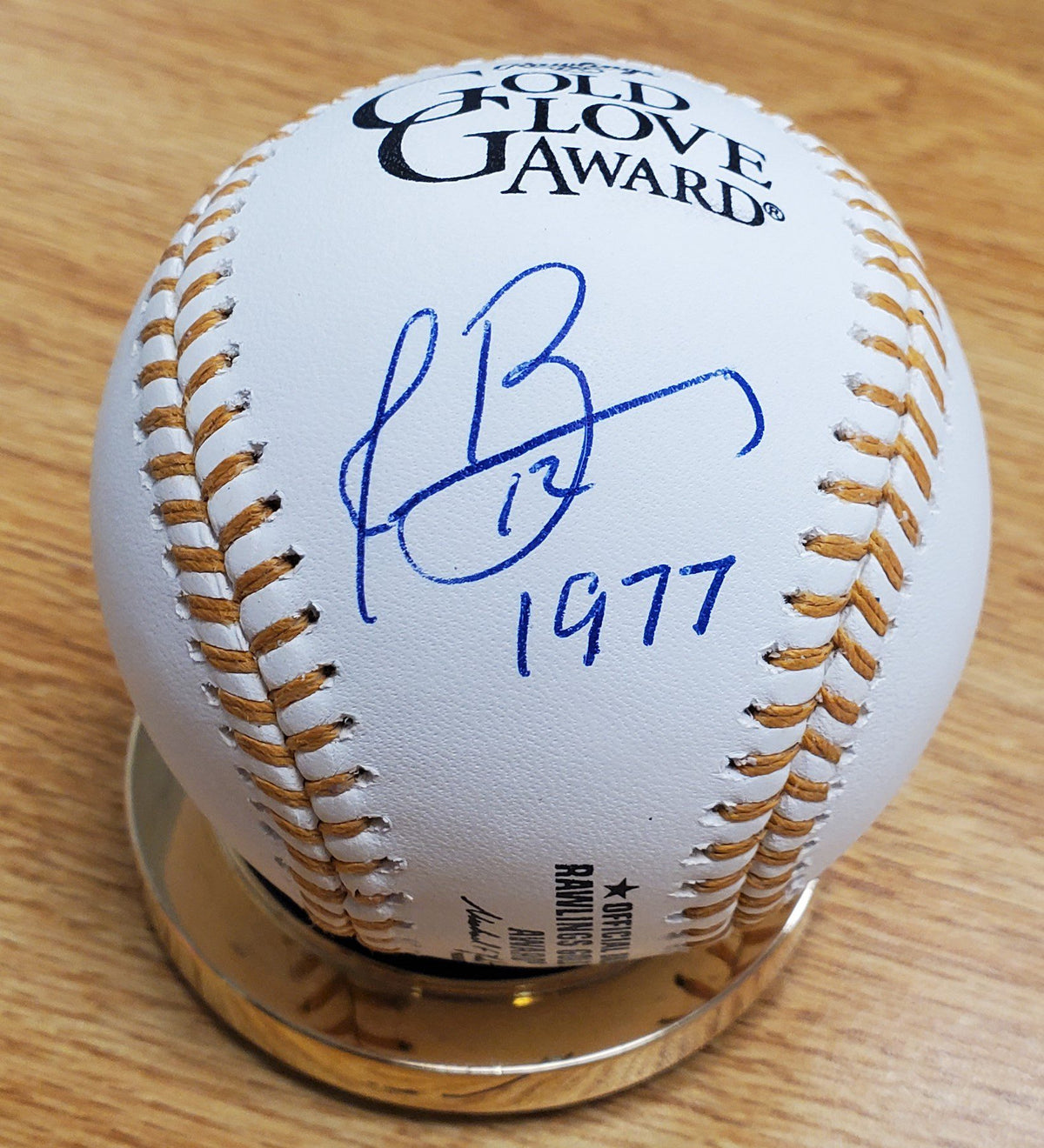 Autographed JUAN BENIQUEZ "1977" Official Rawlings Gold Glove Major League Baseball