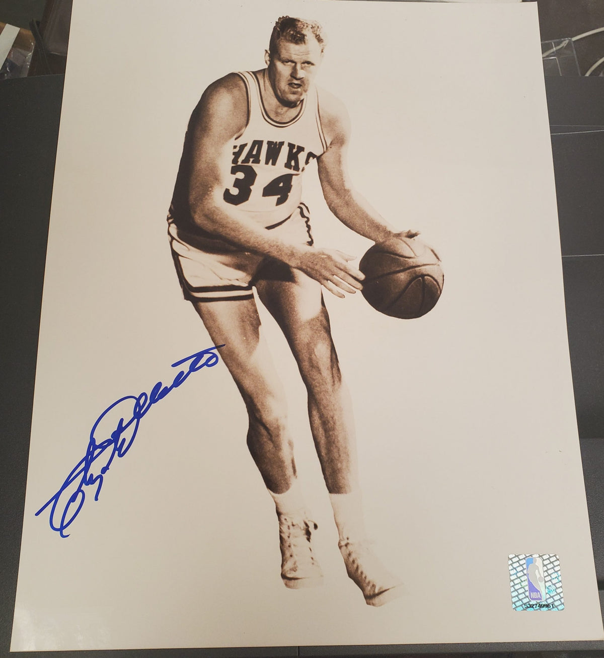 Autographed CLYDE LOVELLETTE ST LOUIS HAWKS 11x14 Photo