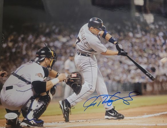 Autographed IVAN RODRIGUEZ Detroit Tigers 11x14 photo JSA