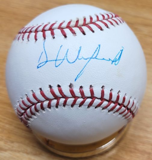 Autographed DAVE WINFIELD Official Major League Baseball