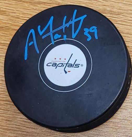 AUTOGRAPHED ANTHONY MANTHA Washington Capitals Hockey Puck