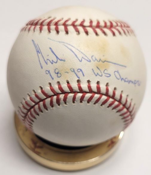 Autographed CHILI DAVIS "98-99 WS Champs" Official Rawlings Major League Baseball