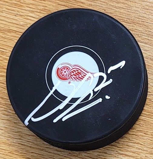 AUTOGRAPHED MICHAEL RASMUSSEN Detroit Red Wings Hockey Puck