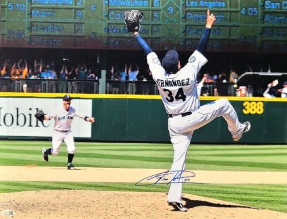 AUTOGRAPHED FELIX HERNANDEZ 16X20 Seattle Mariners Photo JSA
