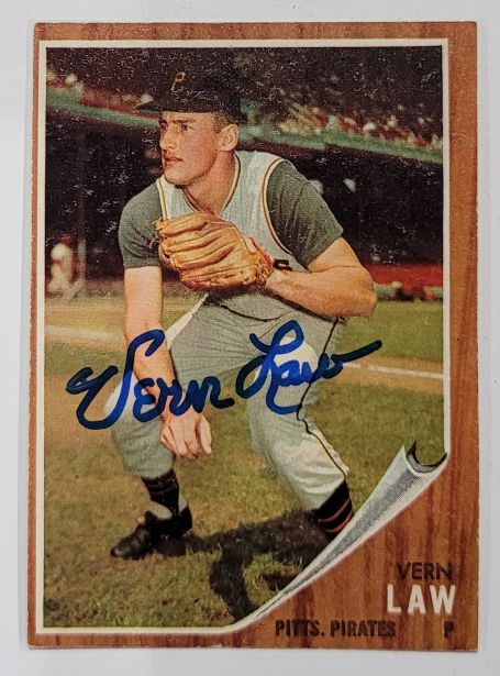 Autographed VERN LAW Pittsburgh Pirates 1962 Topps Card