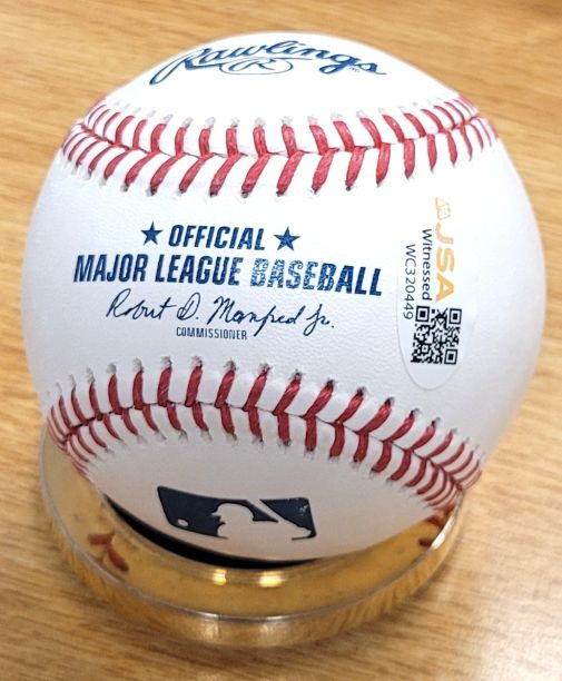 Autographed FELIX HERNANDEZ "King Felix" Official Rawlings Major League Baseball JSA
