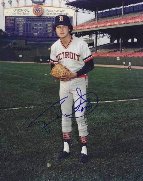 AUTOGRAPHED FERNANDO ARROYO 8X10 Detroit Tigers Photo