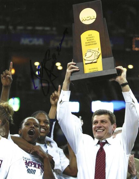 Autographed  GENO AURIEMMA 8X10 University of Connecticut photo