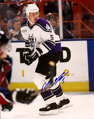 Autographed AKI BERG 8X10 Los Angeles Kings Photo