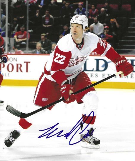 Autographed MIKE COMMODORE 8X10 Detroit Red Wings Photo
