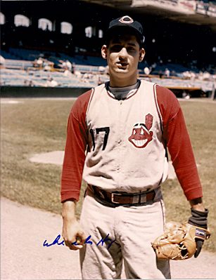 AUTOGRAPHED MIKE DE LA HOZ 8x10 Cleveland Indians Photo