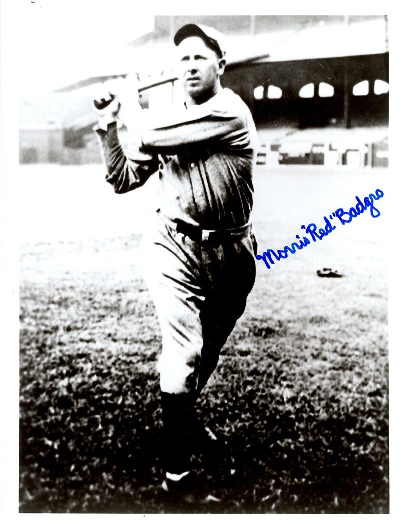 AUTOGRAPHED MORRIS RED BADGRO 8X10 St. Louis Cardinals photo