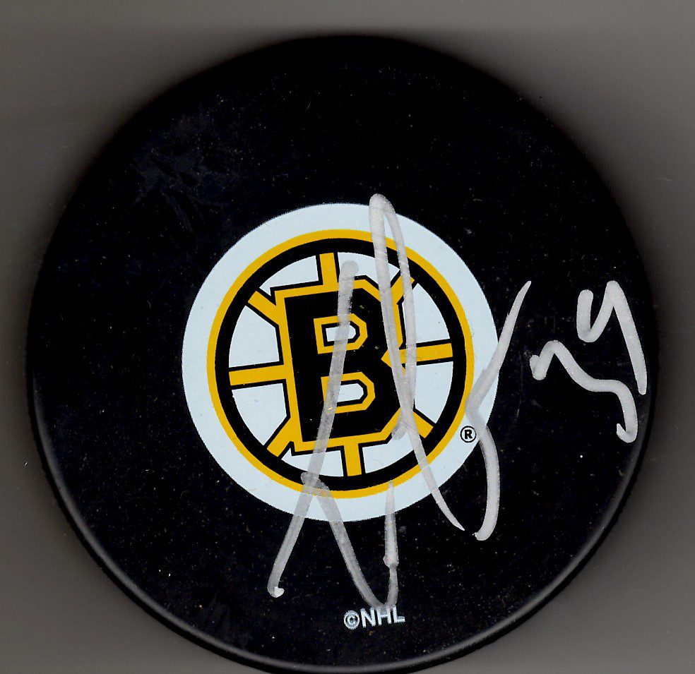 Autographed  TRAVIS GREEN Boston Bruins Hockey Puck