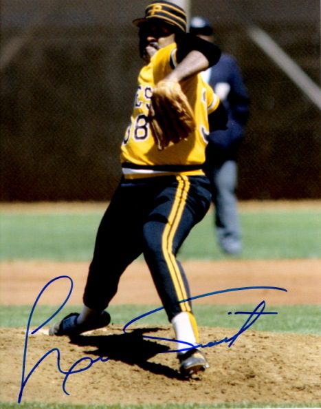 Autographed LUIS TIANT 8X10 Pittsburgh Pirates photo