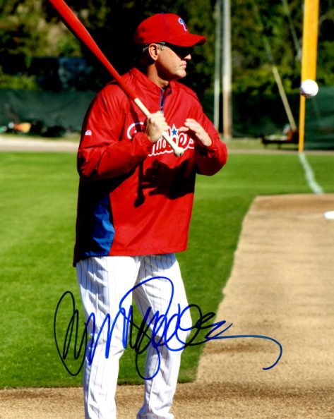 Autographed RYNE SANDBERG 8X10 PHILADELPHIA PHILLIES photo