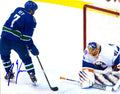 Autographed LINDEN VEY 8X10 Vancouver Canucks Photos