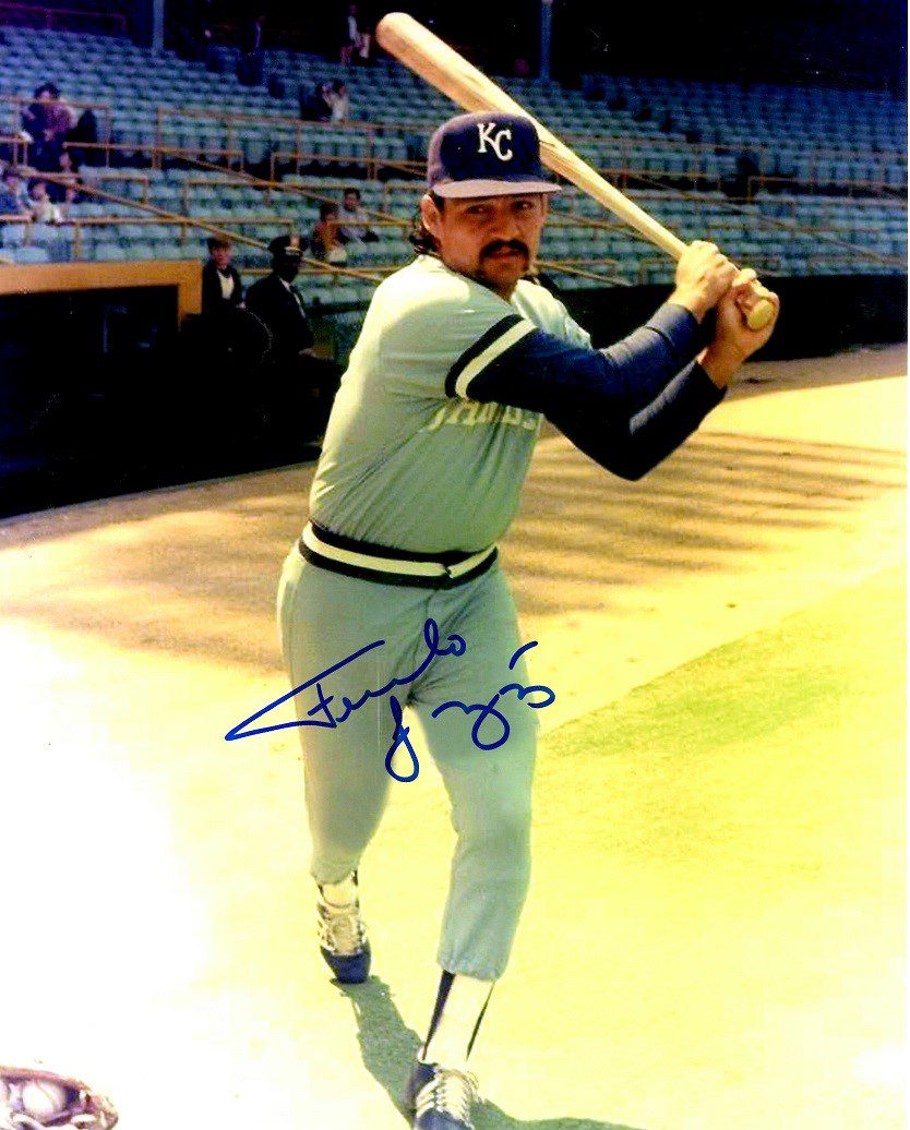 AUTOGRAPHED  FERNANDO GONZALEZ 8X10 Kansas City Royals Photo