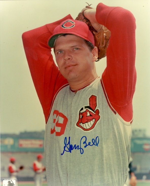 AUTOGRAPHED GARY BELL 8X10 Cleveland Indians Photo