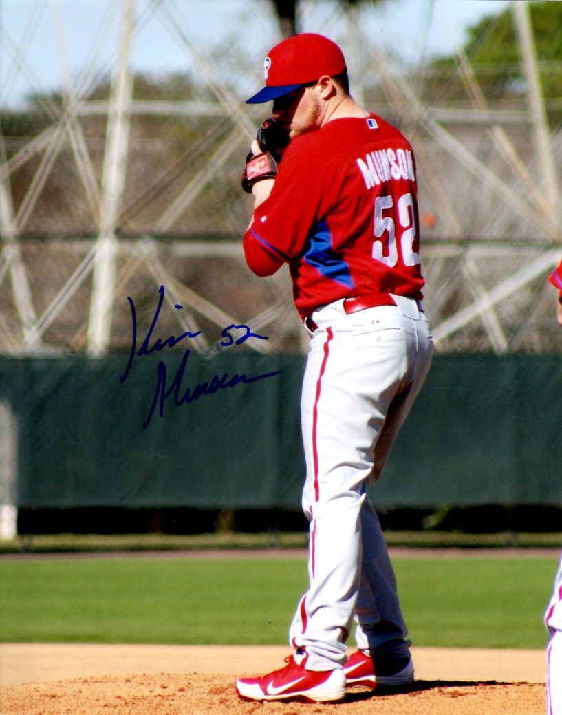 AUTOGRAPHED KEVIN MUNSON 8X10 Philadelphia Phillies Photo