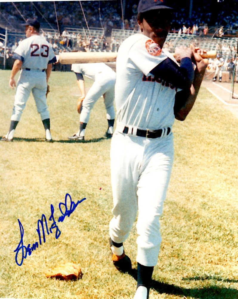 AUTOGRAPHED LEON MCFADDEN 8X10 Houston Astros Photo
