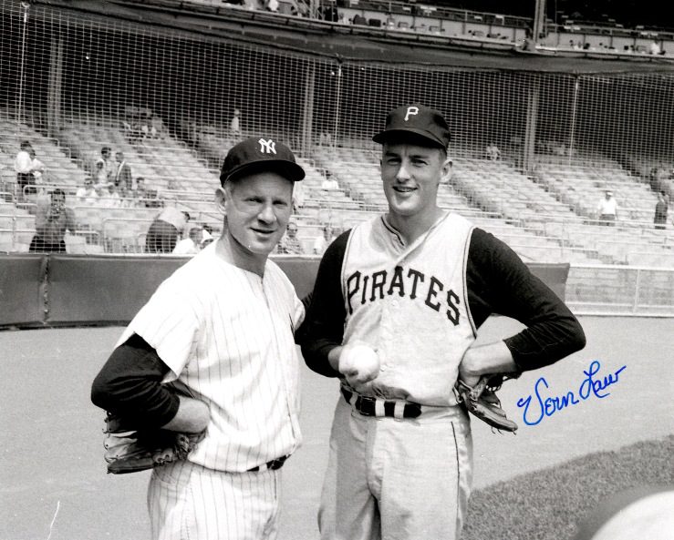 Autographed VERN LAW 8X10 Photo Pittsburgh Pirates