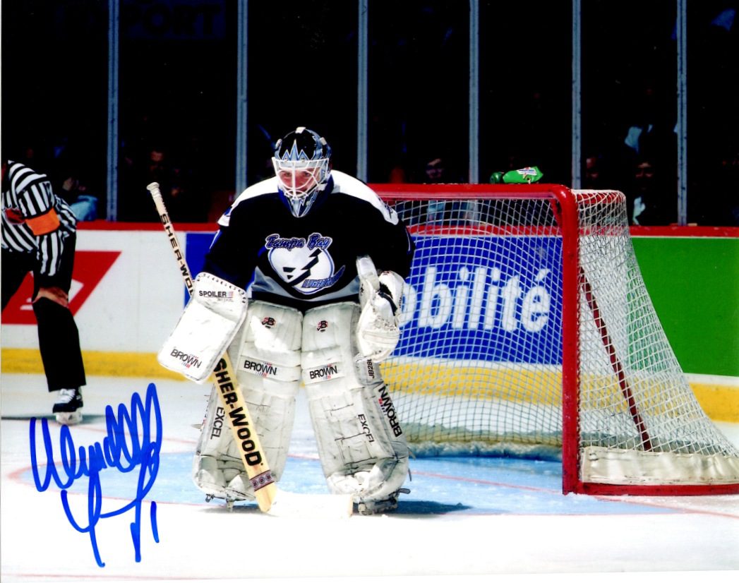 Autographed WENDELL YOUNG 8X10 Tampa Bay Lightning photo