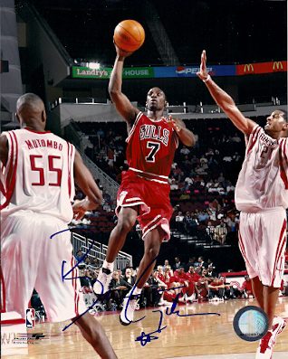 Autographed  BEN GORDON 8X10 Chicago Bulls Photo