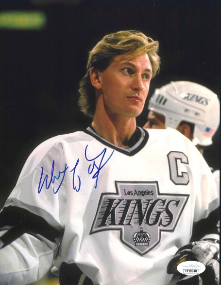 Autographed WAYNE GRETZKY 8X10 Los Angeles Kings Photo JSA