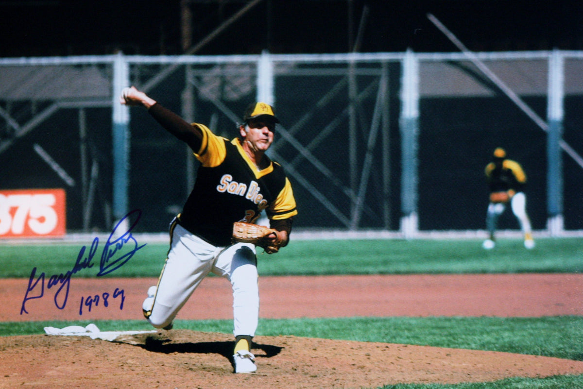 Autographed Gaylord Perry San Diego Padres 11x14 photo