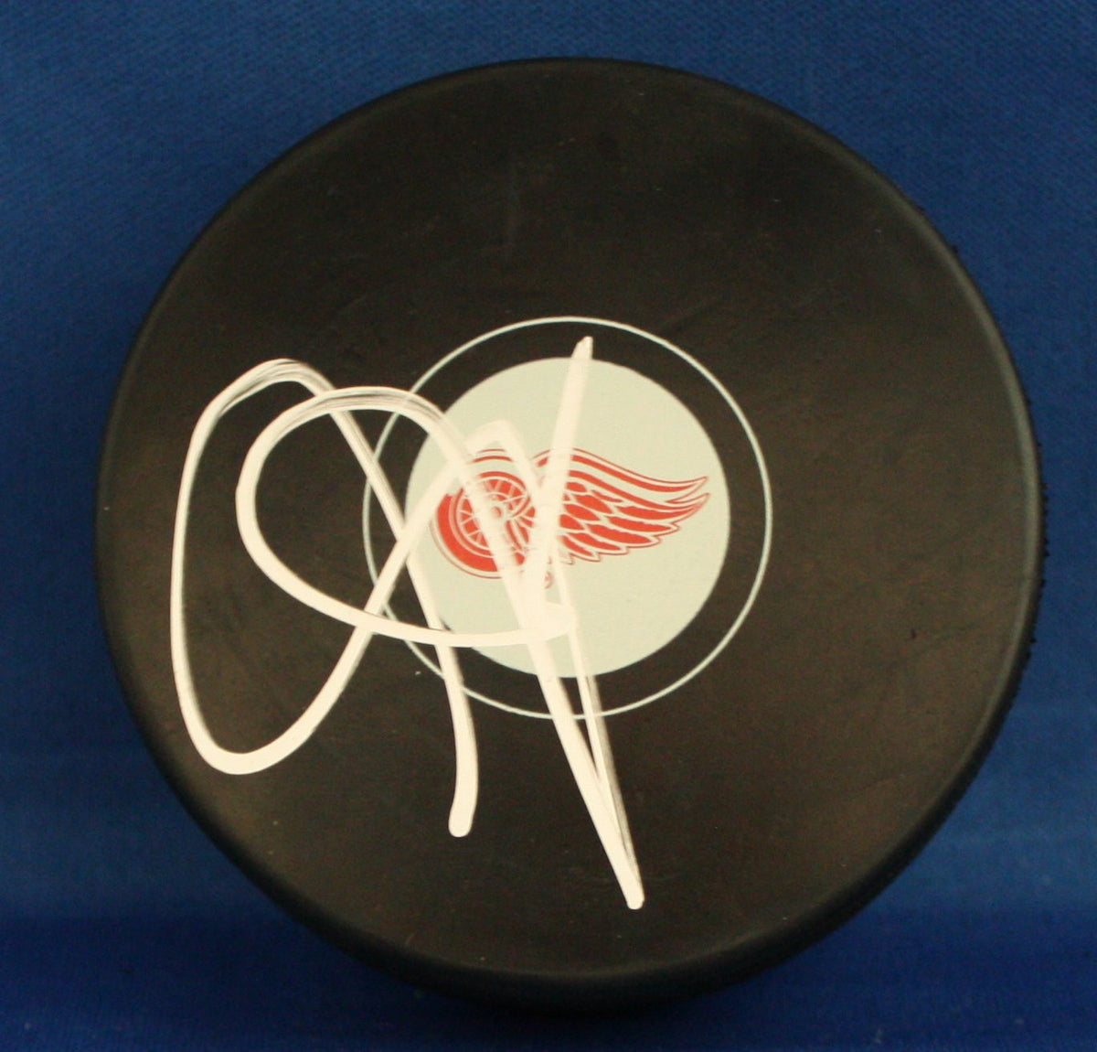 AUTOGRAPHED Adam Graves Detroit Red Wings Hockey Puck - w / COA