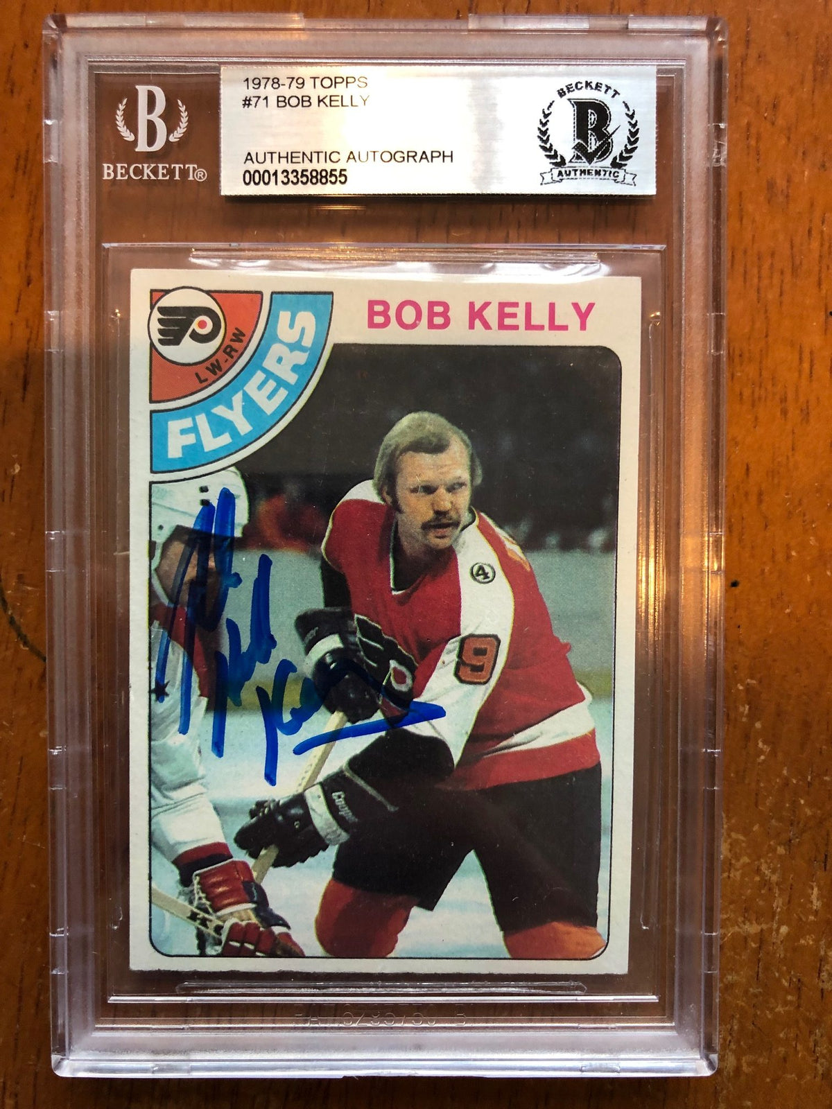 Autographed Bob Kelly1978-79 Philadelphia Flyers Topps card #71 BAS Beckett Slabbed