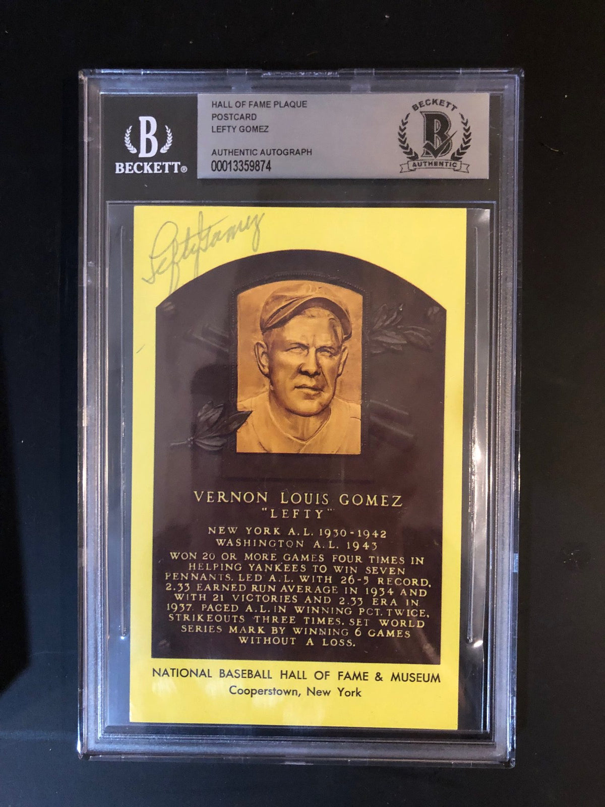Autographed Lefty Gomez Hall of Fame Gold Plaque Beckett Slabbed