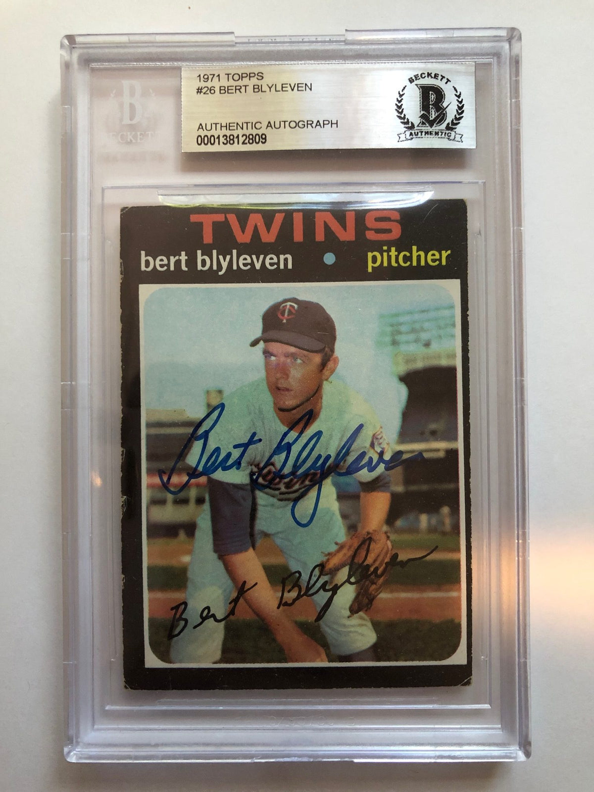 Autographed 1971 Topps Bert Blyleven Minnesota Twins Rookie Card #26 Beckett Slabbed