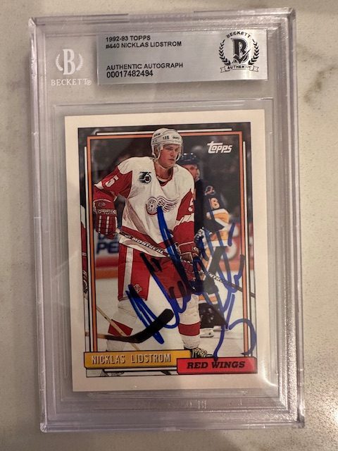 Signed Nicklas Lidstrom Detroit Red Wings 1992-93 Topps Rookie card #440 BAS Beckett Slabbed