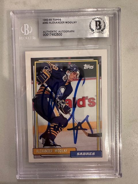 Signed Alexander Mogilny Buffalo Sabres 1992-93 Topps card #382 Beckett Slabbed