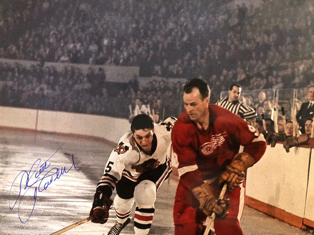 Autographed Matt Ravlich 8X10 Chicago Blackhawks Photo