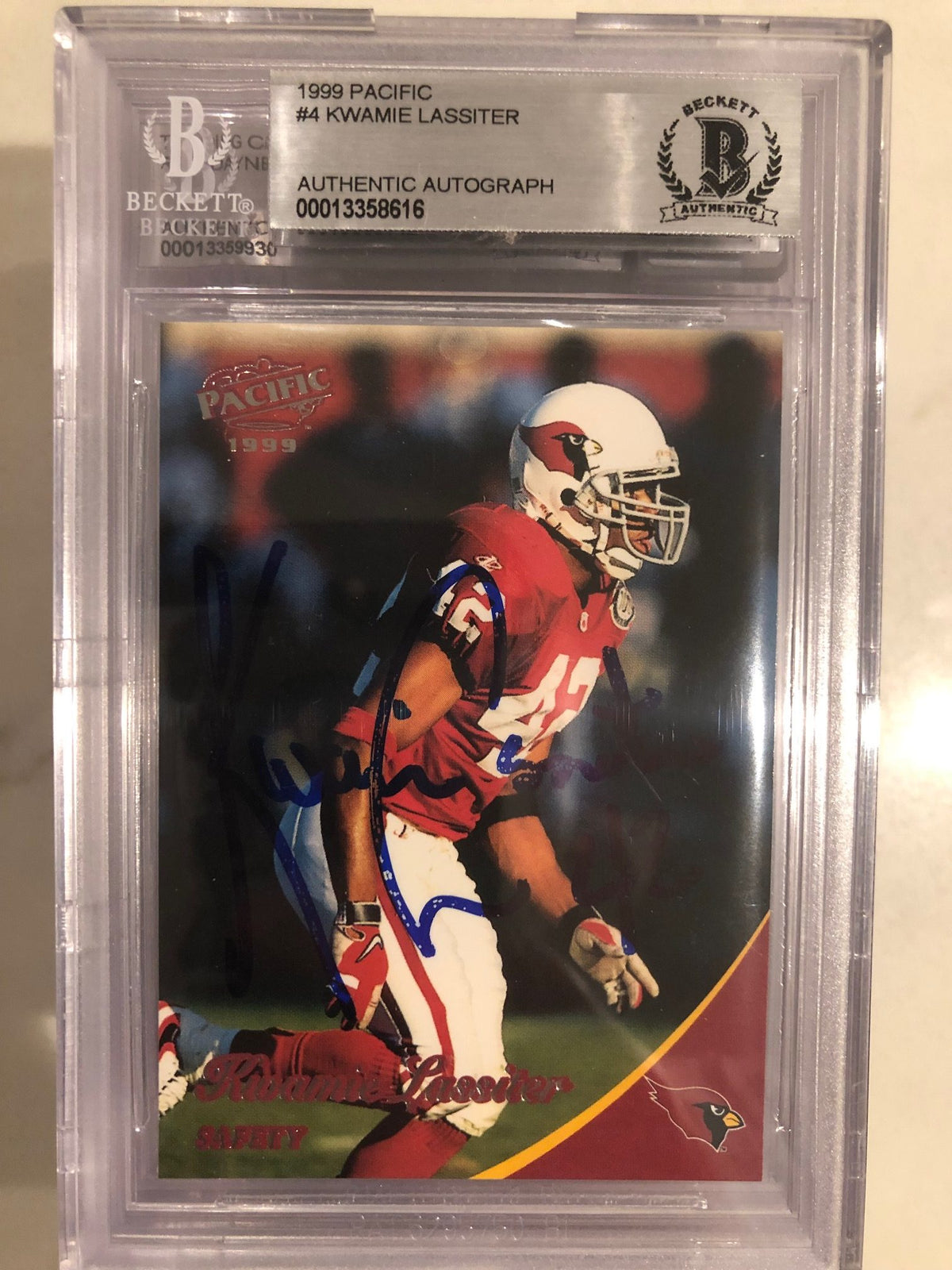Autographed 1999 Pacific Kwamie Lassiter Arizona Cardinals card #4 Beckett Slabbed