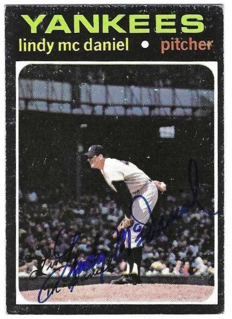 Autographed Lindy McDaniel New York Yankees 1971 Topps card