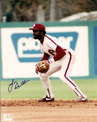 AUTOGRAPHED LARRY MILBOURNE photo  Philadelphia Phillies
