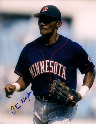 AUTOGRAPHED OTIS NIXON 8X10  Minnesota Twins photo