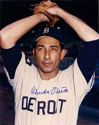 AUTOGRAPHED  photo  ORLANDO  PENA  Detroit Tigers