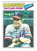 Autographed GAYLORD PERRY Texas Rangers 1977 Topps Card