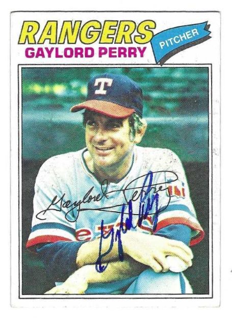 Autographed GAYLORD PERRY Texas Rangers 1977 Topps Card