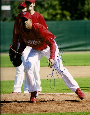 AUTOGRAPHED JUAN PEREZ photo  Philadelphia Phillies