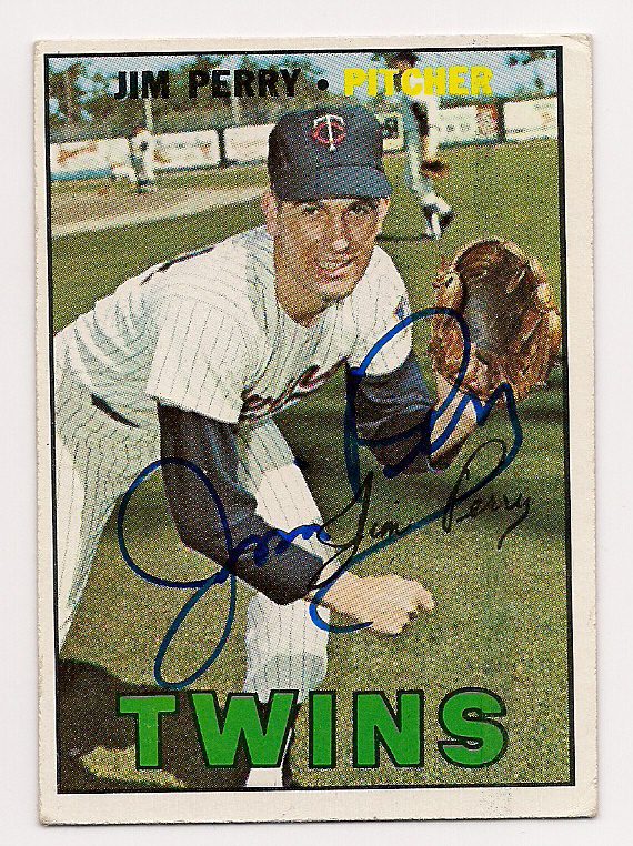Autographed JIM PERRY Minnesota Twins 1967 Topps Card