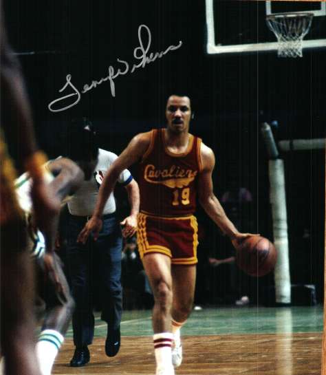 Autographed  LENNY WILKENS  CLEVELAND CAVALIERS photo