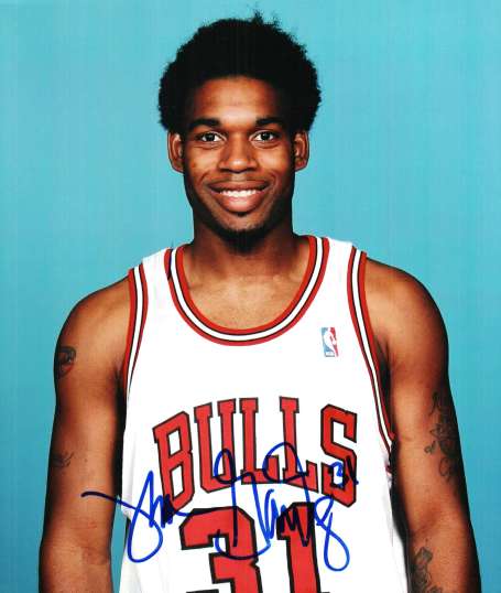 Autographed THOMAS GARDNER Chicago Bulls Photo