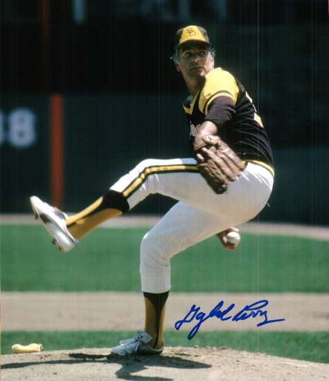 Autographed GAYLORD PERRY SAN DIEGO PADRES 8X10 photo
