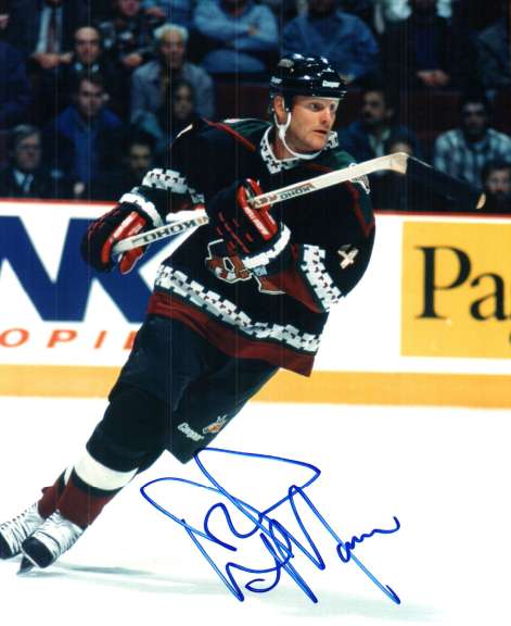 Autographed DAVE MANSON 8X10 Phoenix Coyotes Photo