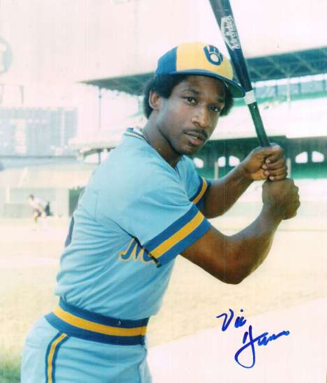 AUTOGRAPHED VIC HARRIS photo  Milwaukee Brewers